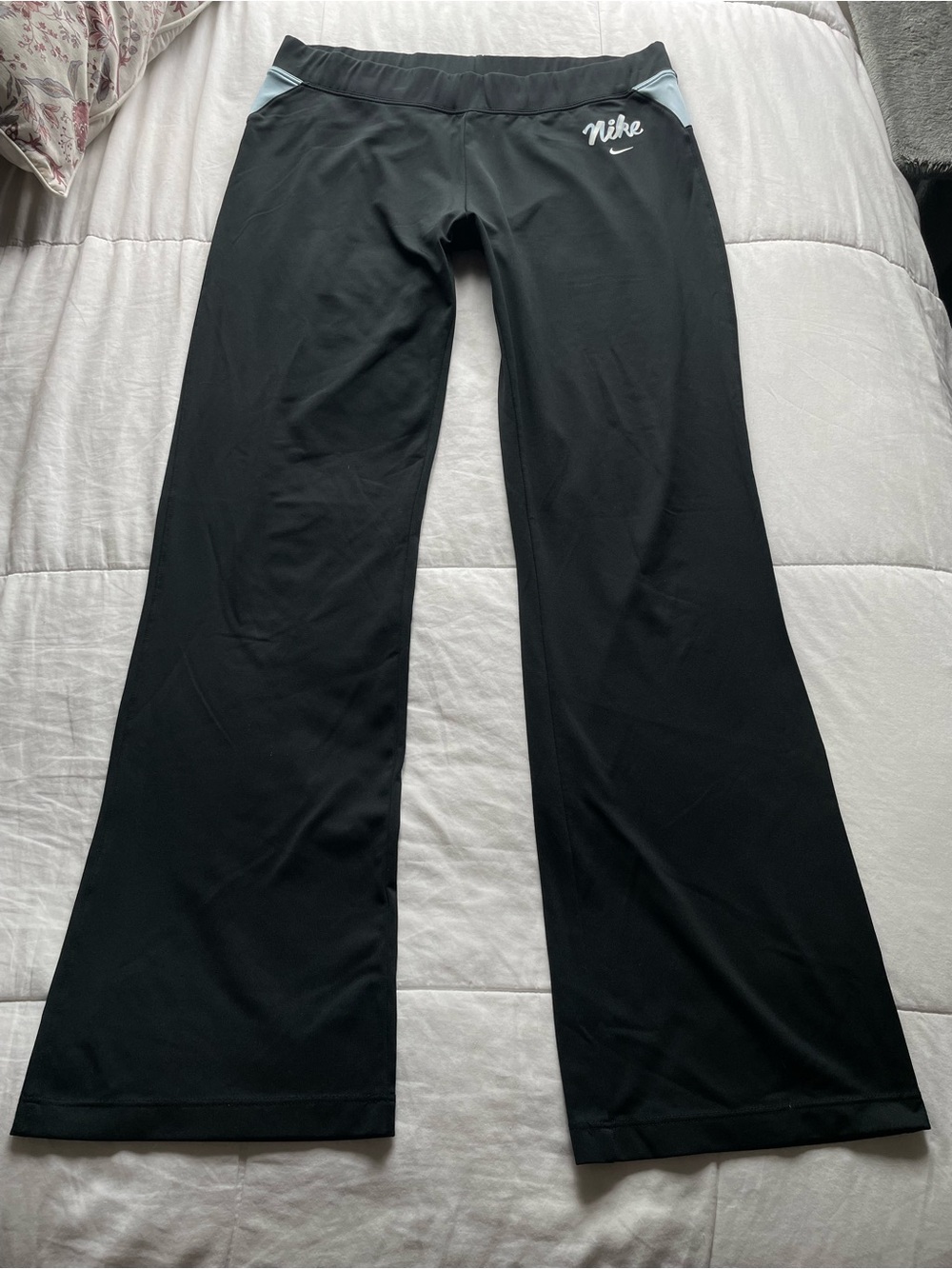 Nike Y2K Black Baby Blue Mid Rise Flare Athletic Pants Large Model Off Duty Gym